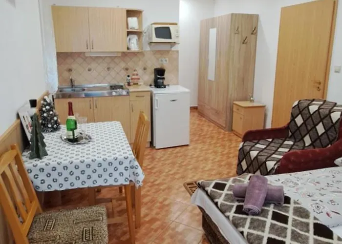 Gizella Apartmanhaus Lägenhet Bük