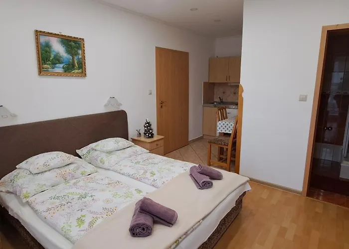 Gizella Apartmanhaus Lägenhet Bük
