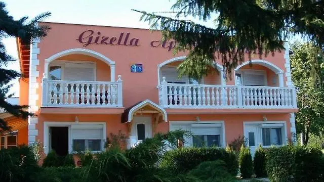 Gizella Apartmanhaus Lägenhet Bük